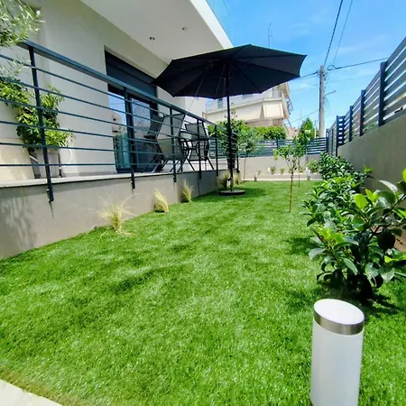 Floral Home 1 - Ground Floor Apt, Private Parking!-3